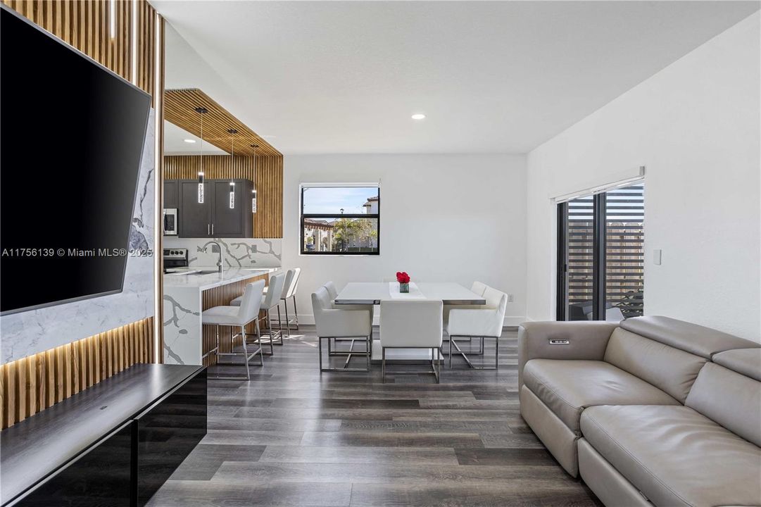 最近售出: $499,000 (3 贝兹, 2 浴室, 1778 平方英尺)