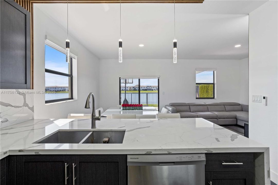 最近售出: $499,000 (3 贝兹, 2 浴室, 1778 平方英尺)