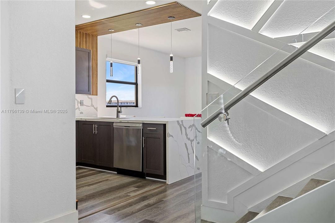 最近售出: $499,000 (3 贝兹, 2 浴室, 1778 平方英尺)