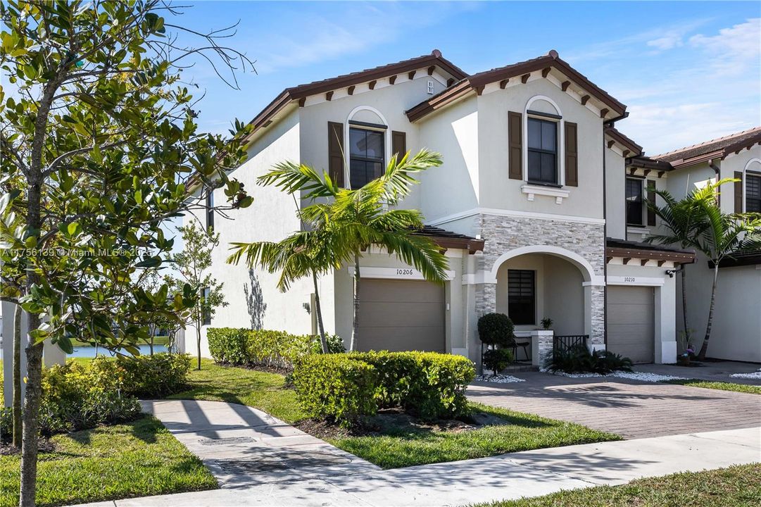 最近售出: $499,000 (3 贝兹, 2 浴室, 1778 平方英尺)