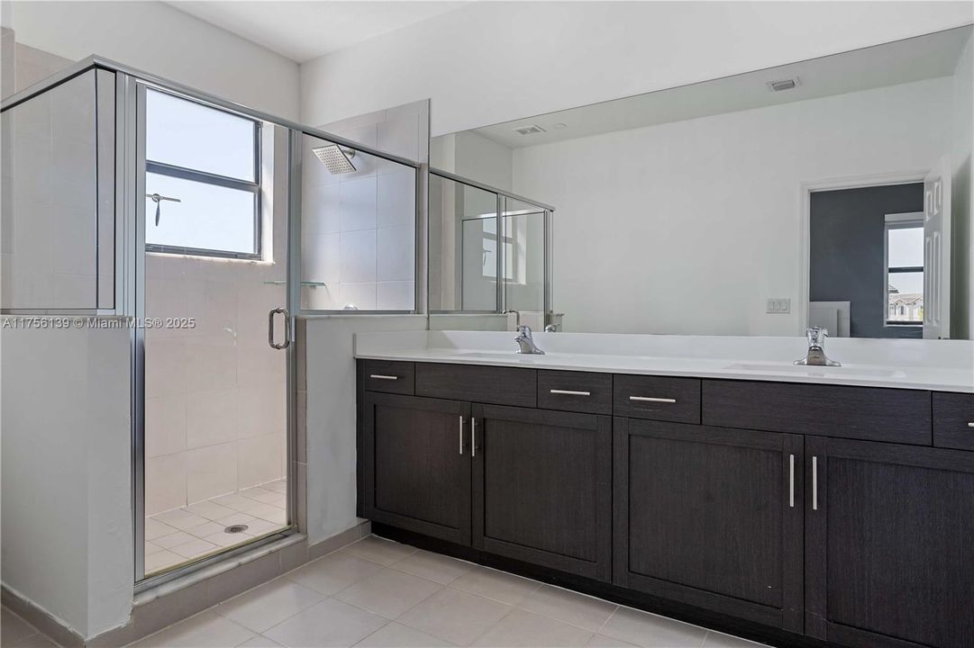 最近售出: $499,000 (3 贝兹, 2 浴室, 1778 平方英尺)