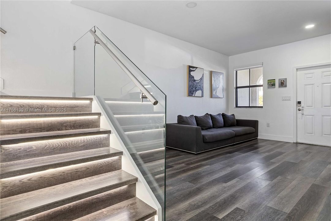 最近售出: $499,000 (3 贝兹, 2 浴室, 1778 平方英尺)