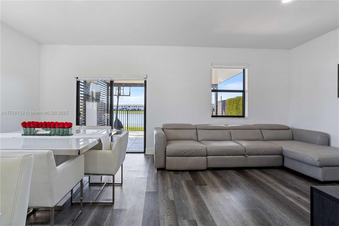 最近售出: $499,000 (3 贝兹, 2 浴室, 1778 平方英尺)