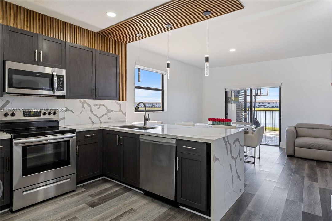 最近售出: $499,000 (3 贝兹, 2 浴室, 1778 平方英尺)