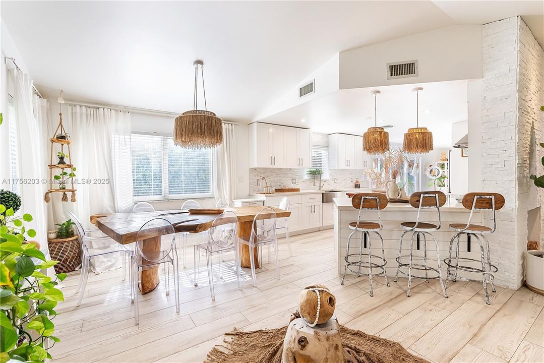 Recently Sold: $775,000 (3 beds, 2 baths, 1967 Square Feet)