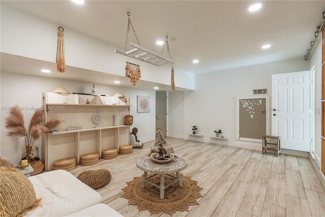 GARAGE CONVERTED ROOM