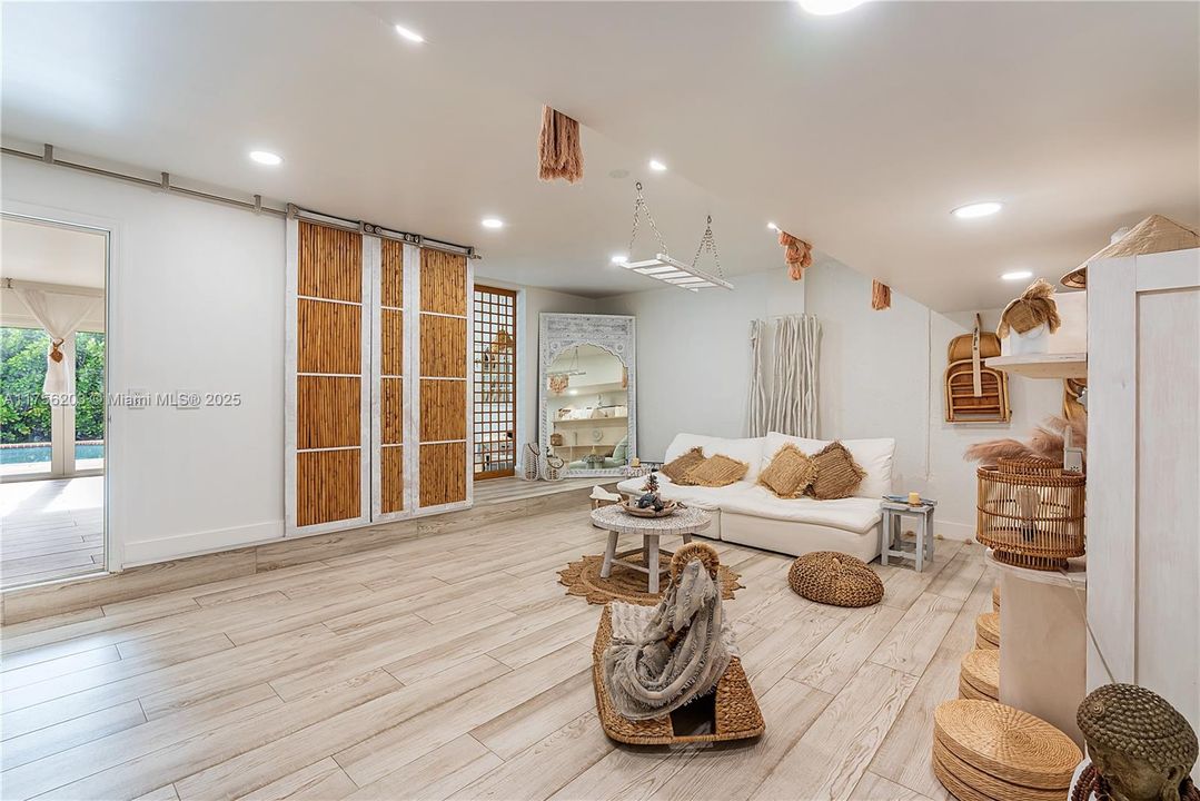 GARAGE CONVERTED ROOM