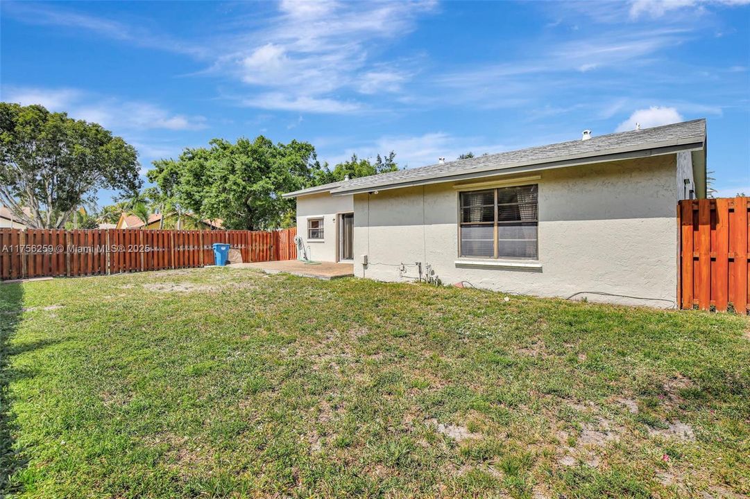 合同活跃: $565,000 (3 贝兹, 2 浴室, 1436 平方英尺)