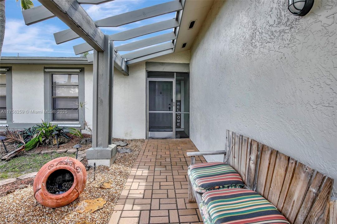 合同活跃: $565,000 (3 贝兹, 2 浴室, 1436 平方英尺)