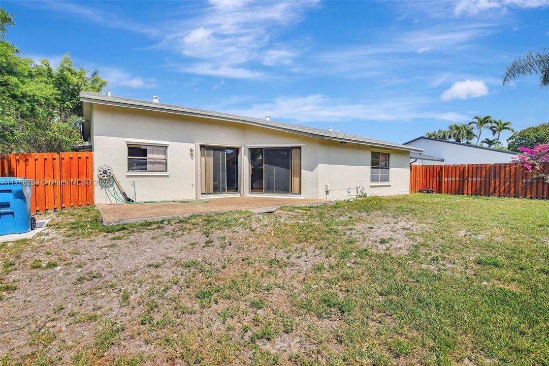 合同活跃: $565,000 (3 贝兹, 2 浴室, 1436 平方英尺)