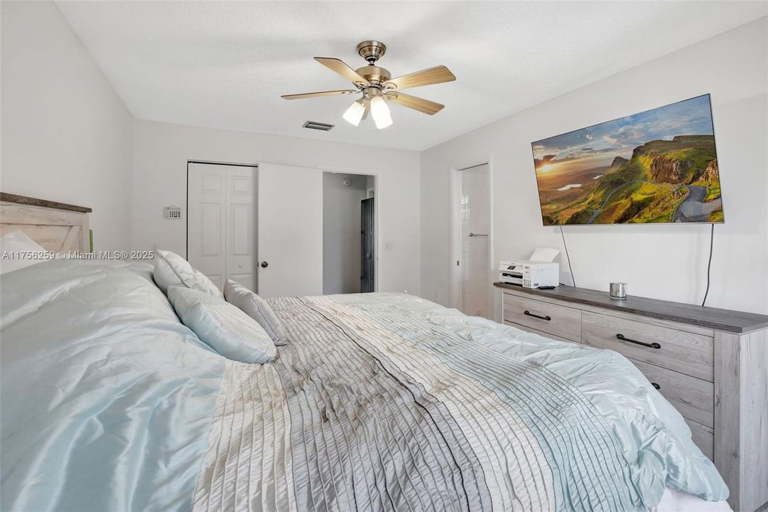 合同活跃: $565,000 (3 贝兹, 2 浴室, 1436 平方英尺)