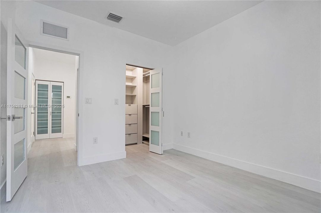 Recently Rented: $5,250 (4 beds, 2 baths, 2587 Square Feet)