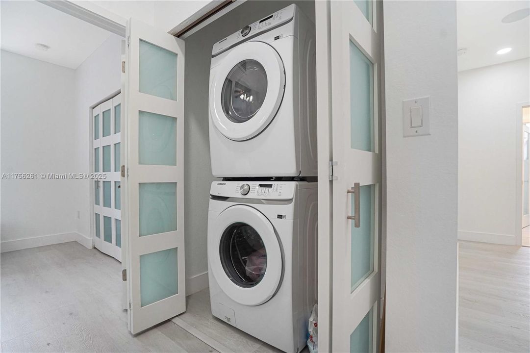 Recently Rented: $5,250 (4 beds, 2 baths, 2587 Square Feet)