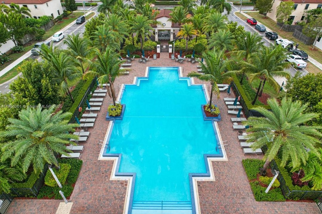 Recently Rented: $5,250 (4 beds, 2 baths, 2587 Square Feet)