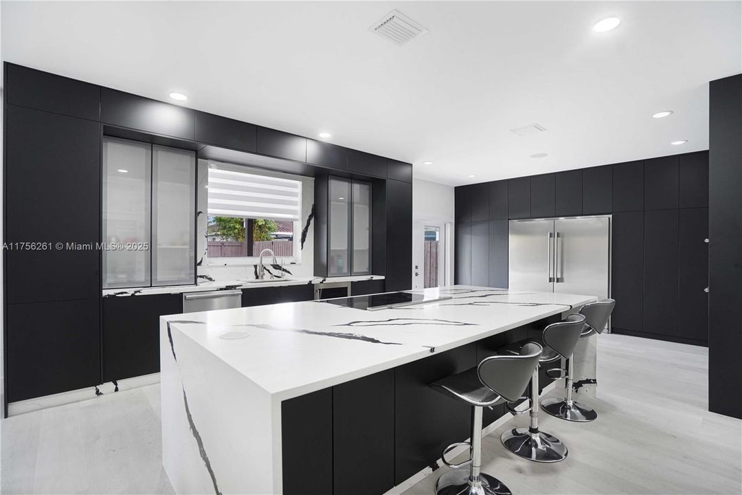 Recently Rented: $5,250 (4 beds, 2 baths, 2587 Square Feet)