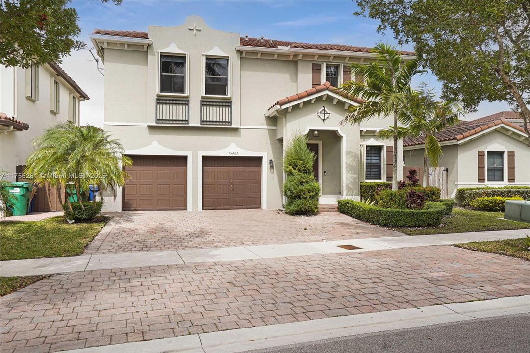 Recently Rented: $5,250 (4 beds, 2 baths, 2587 Square Feet)