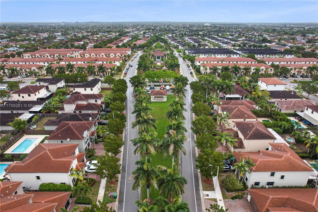 Recently Rented: $5,250 (4 beds, 2 baths, 2587 Square Feet)