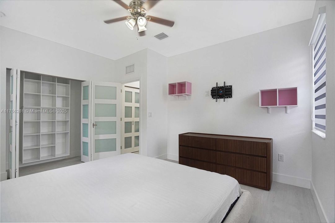 Recently Rented: $5,250 (4 beds, 2 baths, 2587 Square Feet)