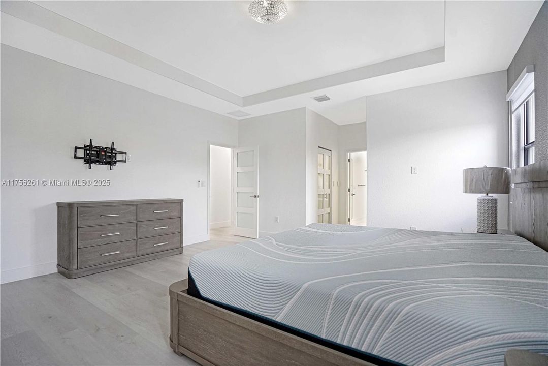 Recently Rented: $5,250 (4 beds, 2 baths, 2587 Square Feet)