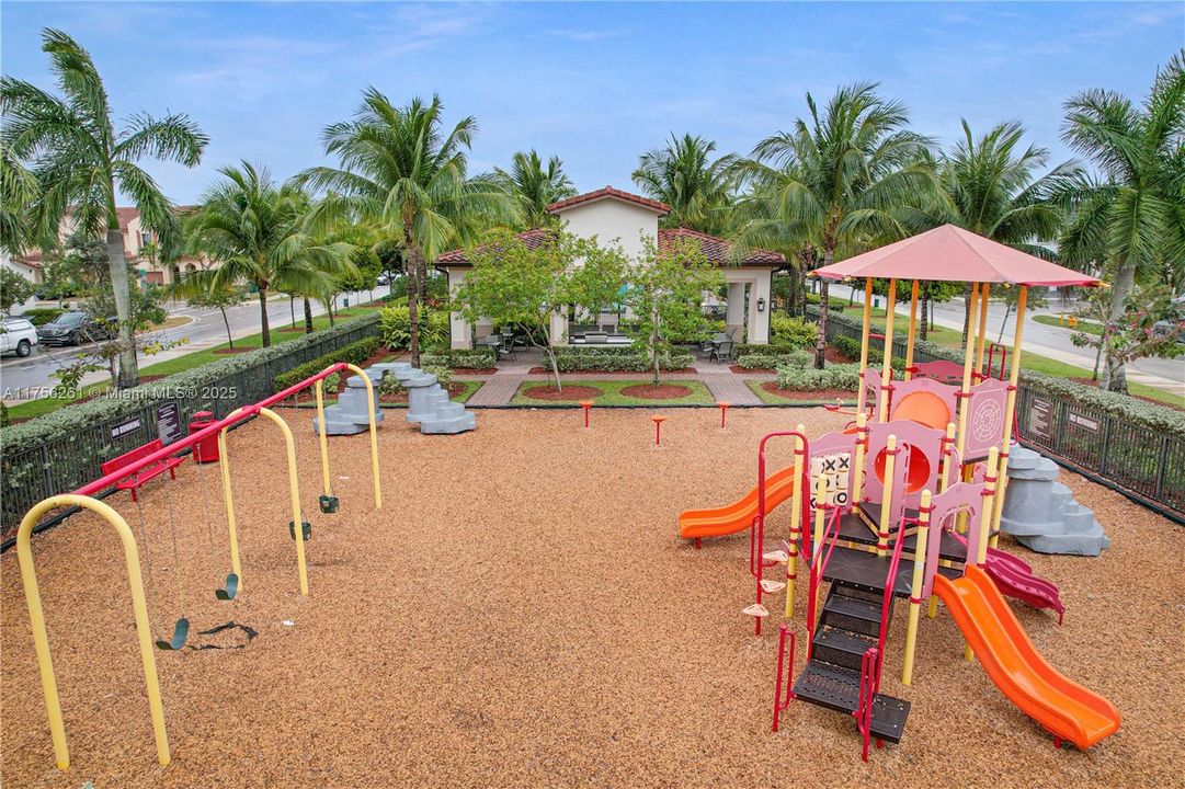 Recently Rented: $5,250 (4 beds, 2 baths, 2587 Square Feet)