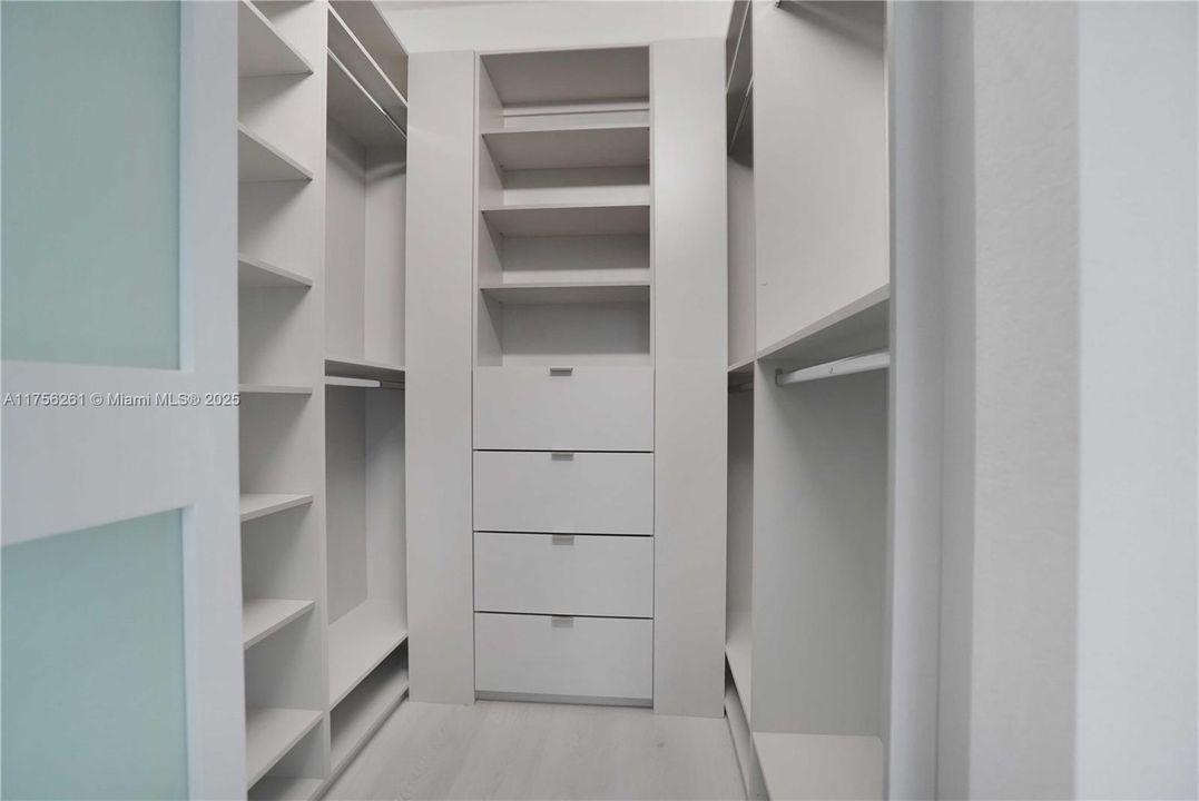 Recently Rented: $5,250 (4 beds, 2 baths, 2587 Square Feet)