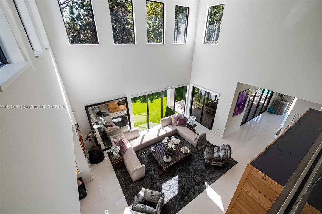 最近售出: $5,590,000 (6 贝兹, 6 浴室, 5629 平方英尺)