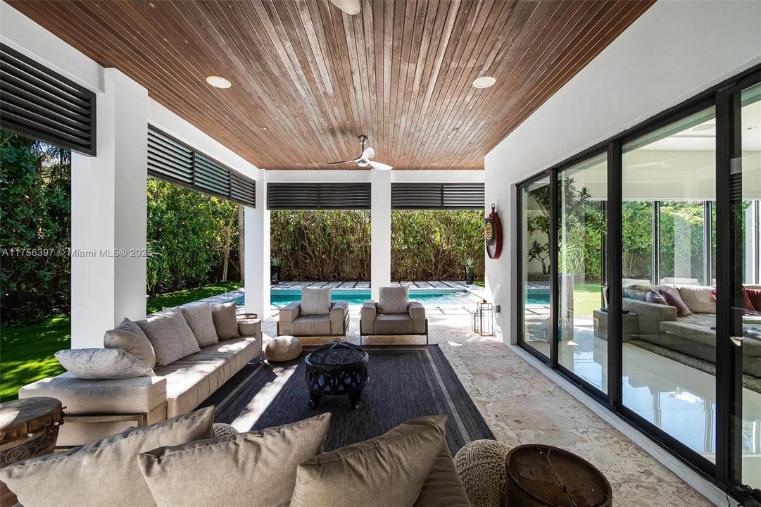 最近售出: $5,590,000 (6 贝兹, 6 浴室, 5629 平方英尺)