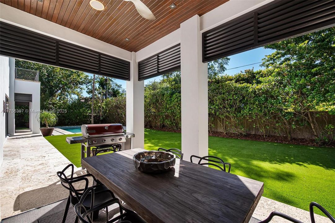 最近售出: $5,590,000 (6 贝兹, 6 浴室, 5629 平方英尺)