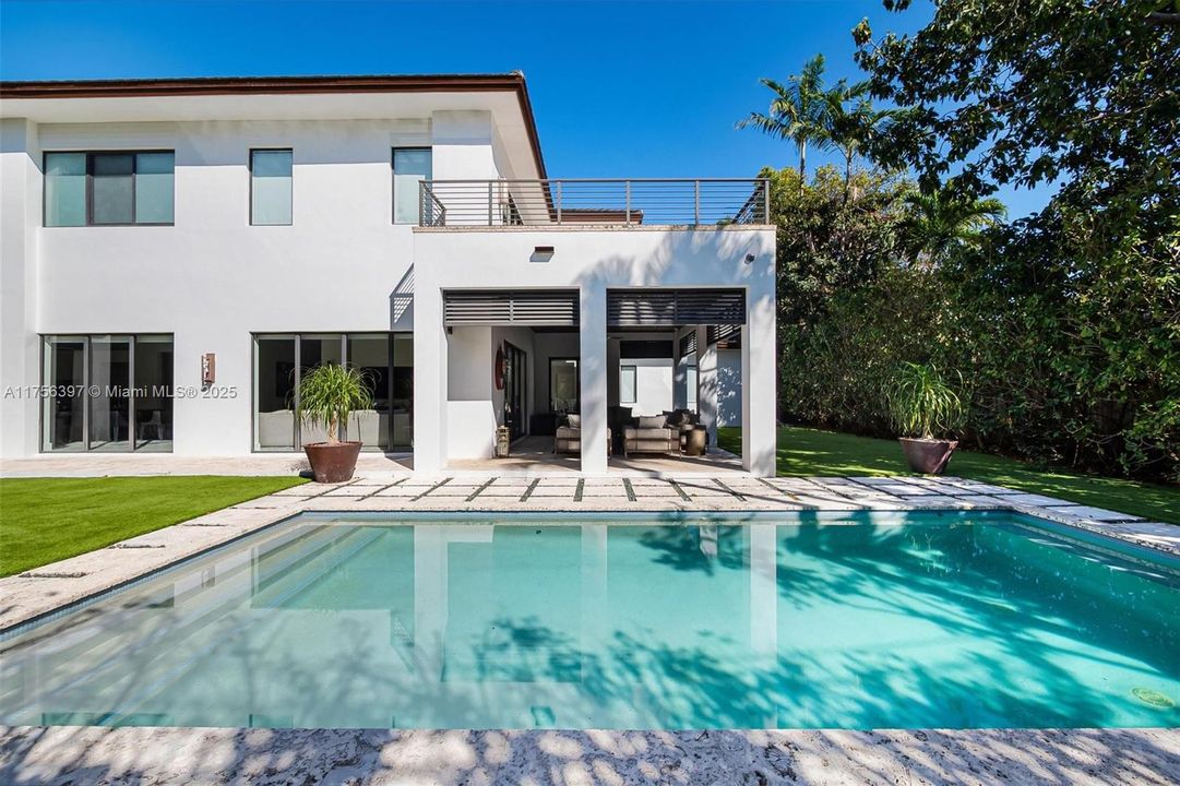 最近售出: $5,590,000 (6 贝兹, 6 浴室, 5629 平方英尺)