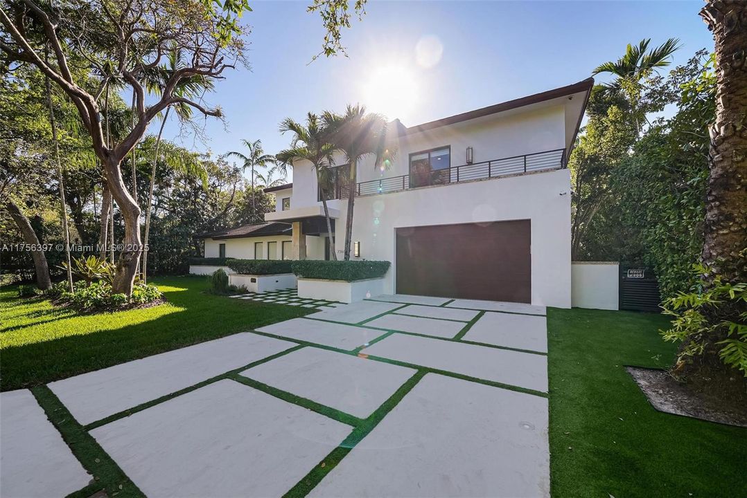 最近售出: $5,590,000 (6 贝兹, 6 浴室, 5629 平方英尺)