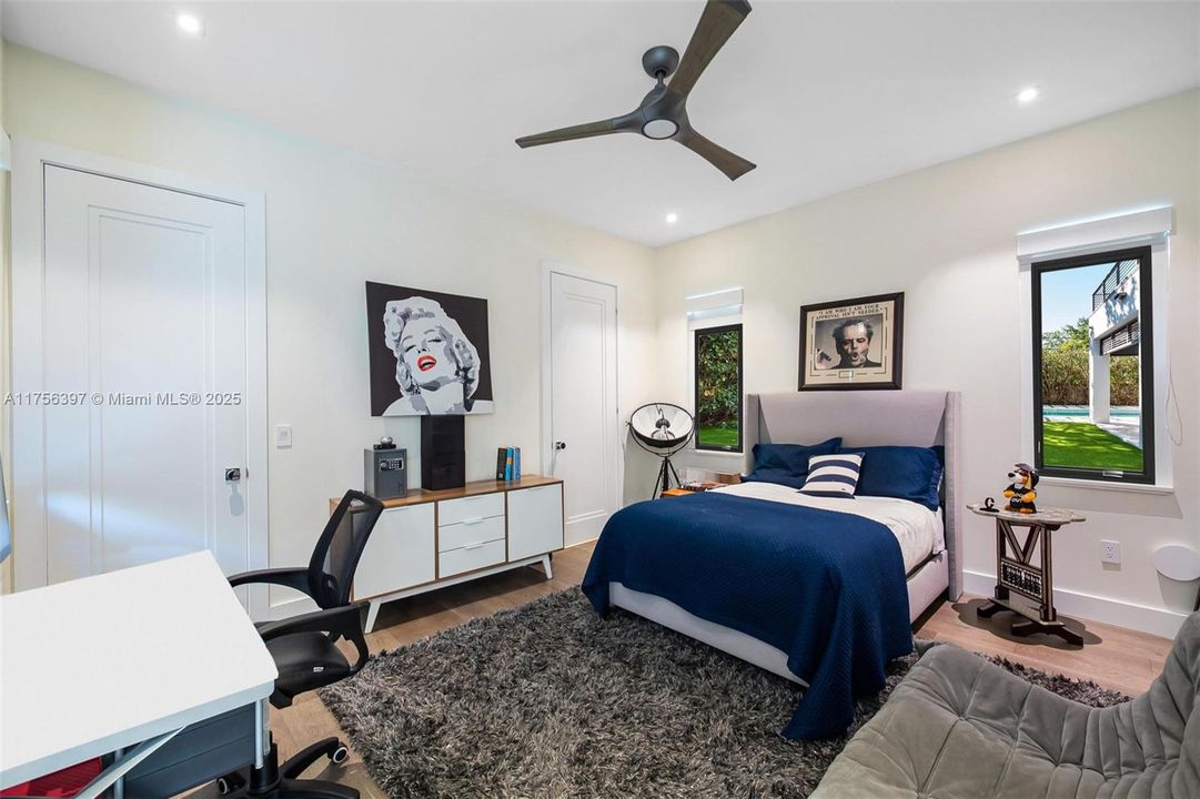 最近售出: $5,590,000 (6 贝兹, 6 浴室, 5629 平方英尺)