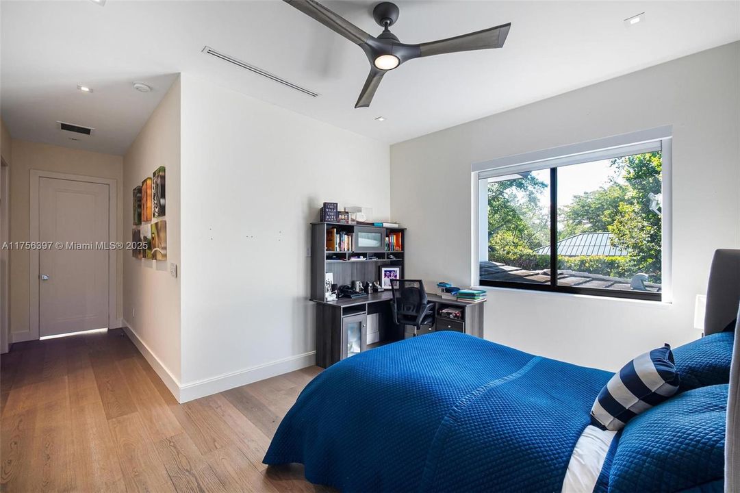 最近售出: $5,590,000 (6 贝兹, 6 浴室, 5629 平方英尺)