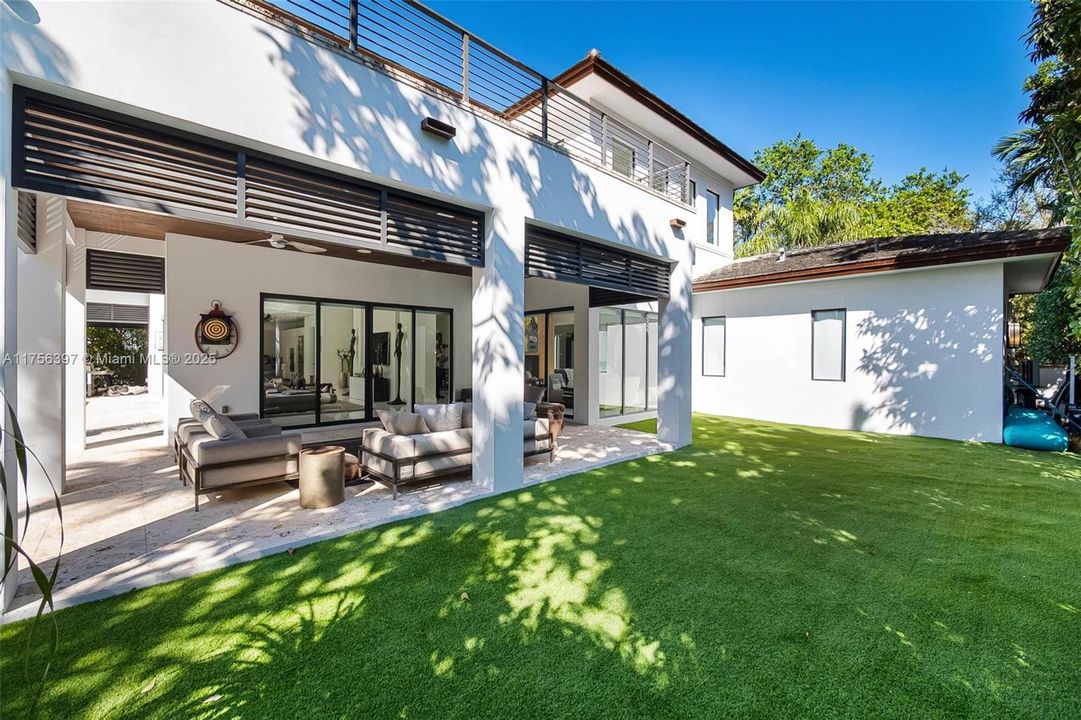 最近售出: $5,590,000 (6 贝兹, 6 浴室, 5629 平方英尺)