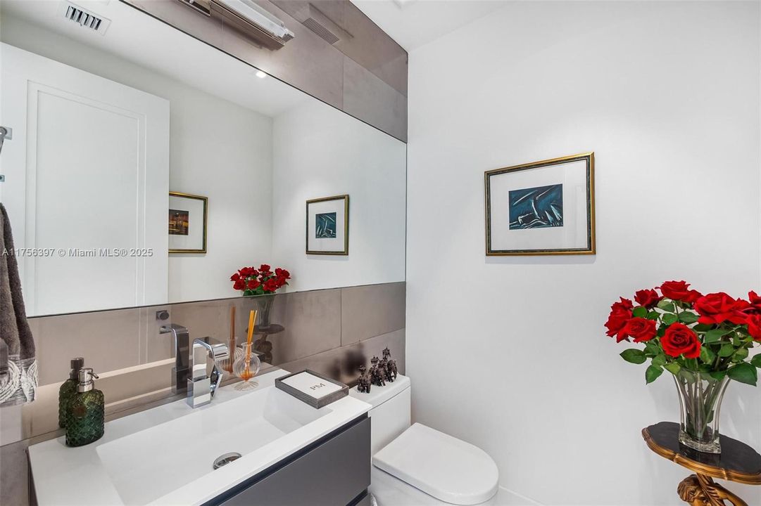 最近售出: $5,590,000 (6 贝兹, 6 浴室, 5629 平方英尺)