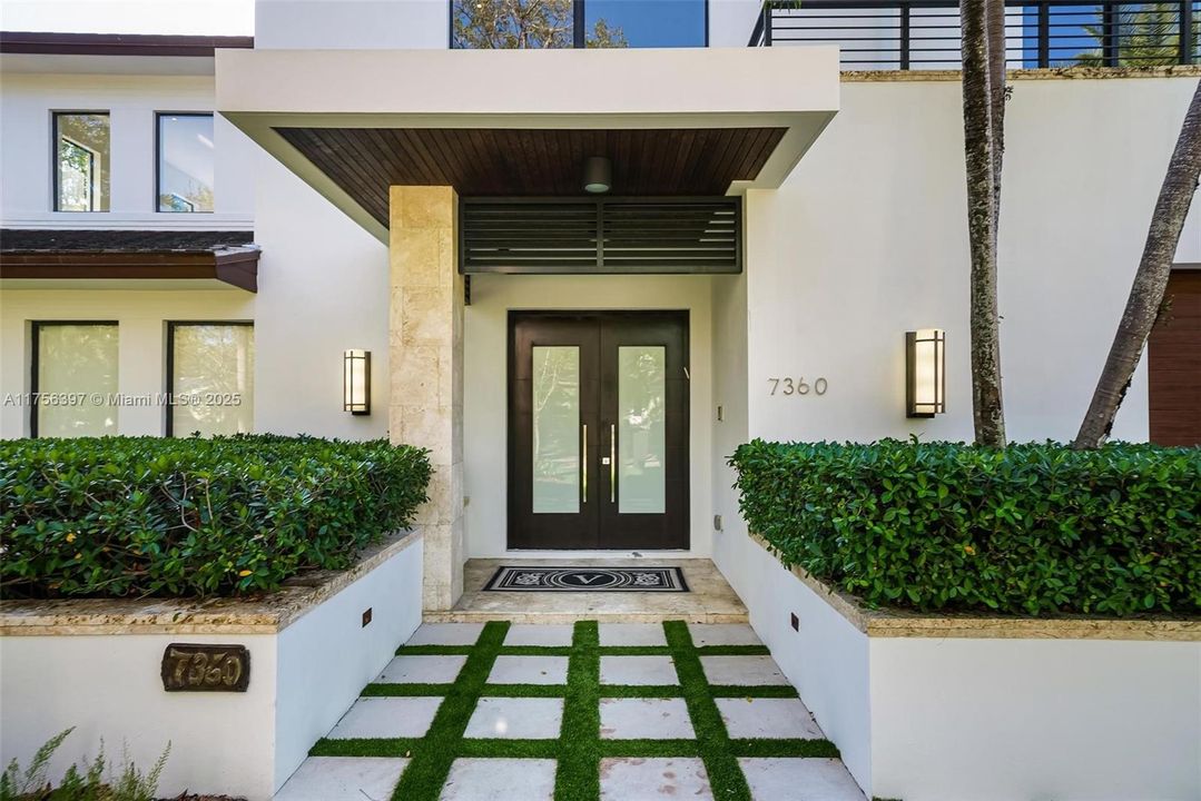 最近售出: $5,590,000 (6 贝兹, 6 浴室, 5629 平方英尺)