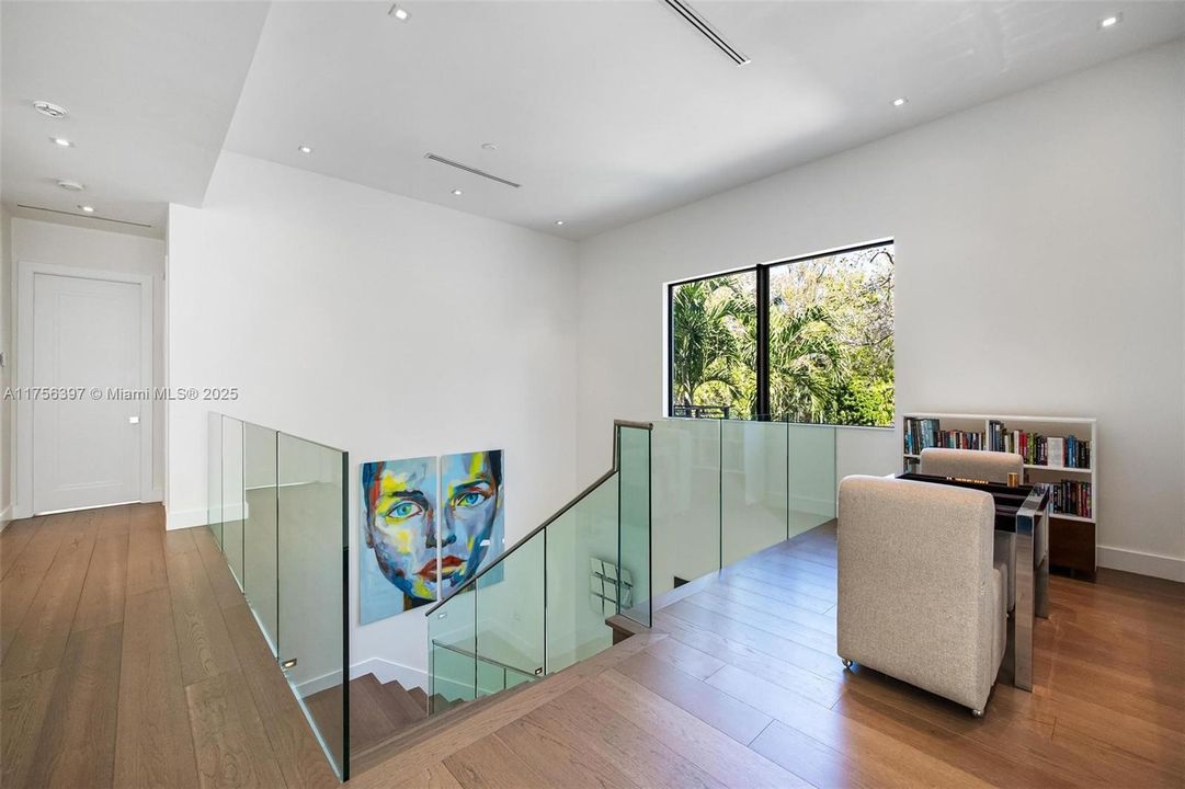 最近售出: $5,590,000 (6 贝兹, 6 浴室, 5629 平方英尺)