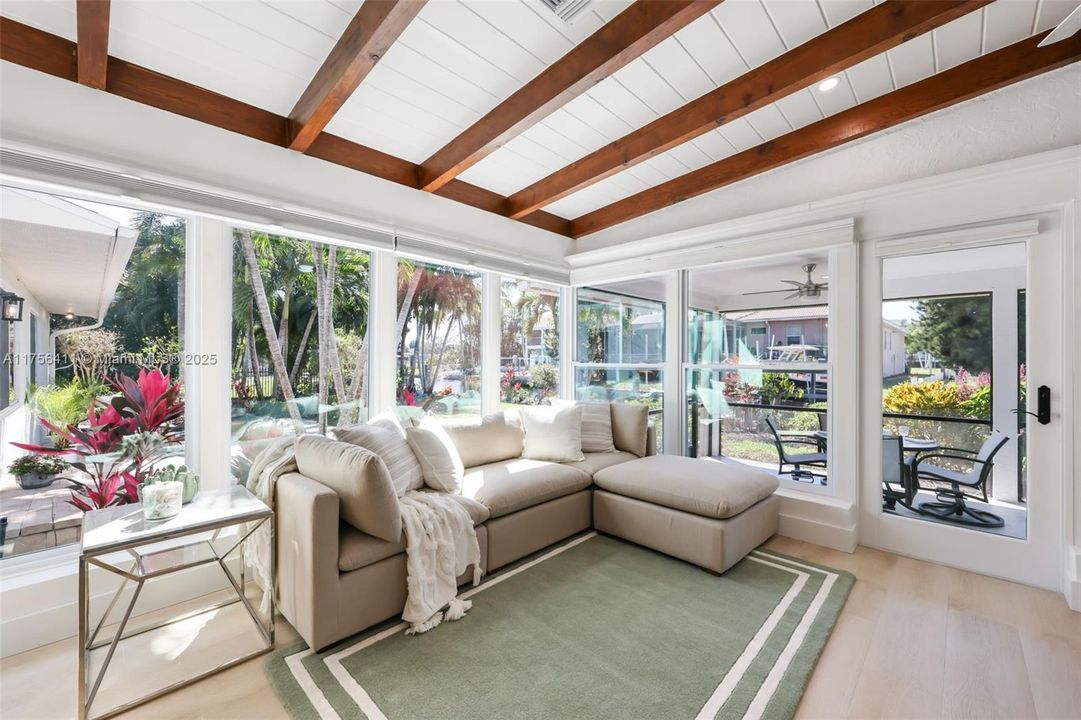 Recently Sold: $749,900 (4 beds, 2 baths, 1965 Square Feet)