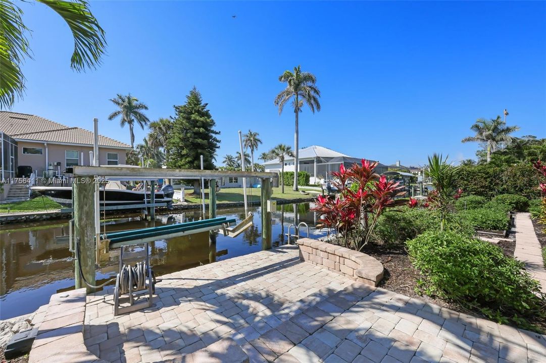 Recently Sold: $749,900 (4 beds, 2 baths, 1965 Square Feet)