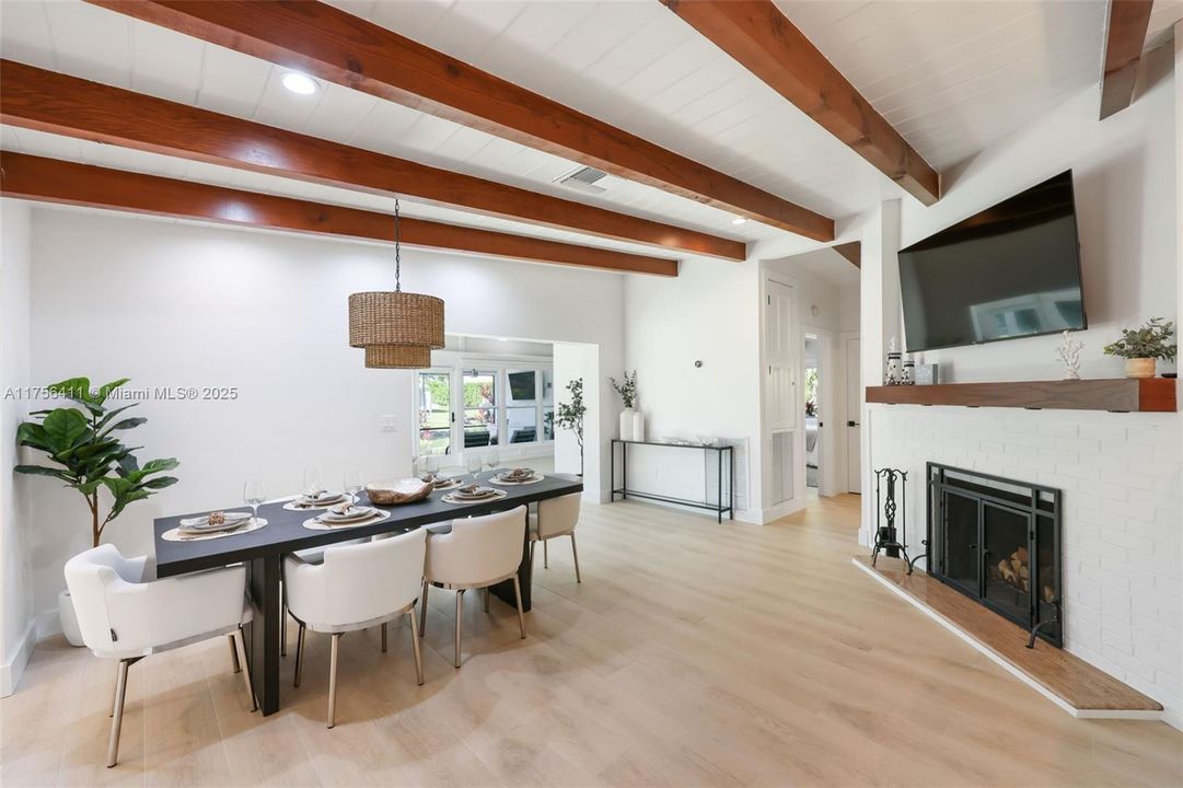 Recently Sold: $749,900 (4 beds, 2 baths, 1965 Square Feet)