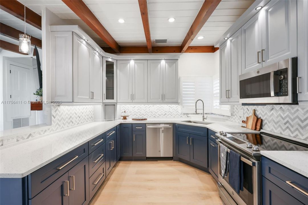 Recently Sold: $749,900 (4 beds, 2 baths, 1965 Square Feet)