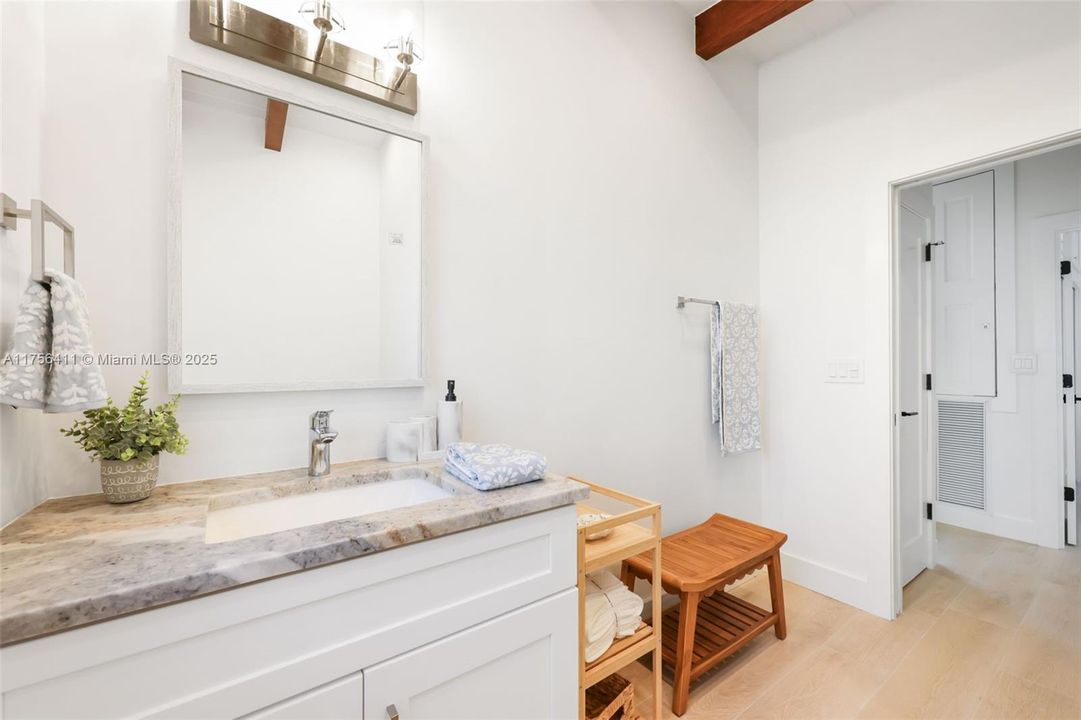 Recently Sold: $749,900 (4 beds, 2 baths, 1965 Square Feet)