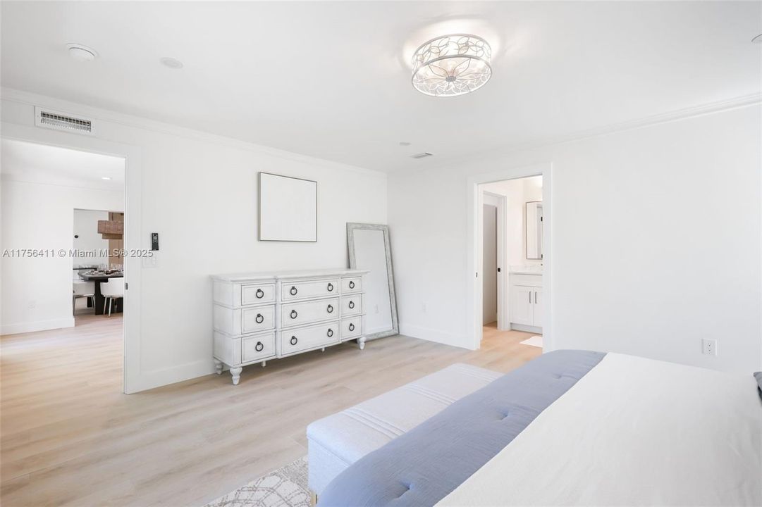 Recently Sold: $749,900 (4 beds, 2 baths, 1965 Square Feet)