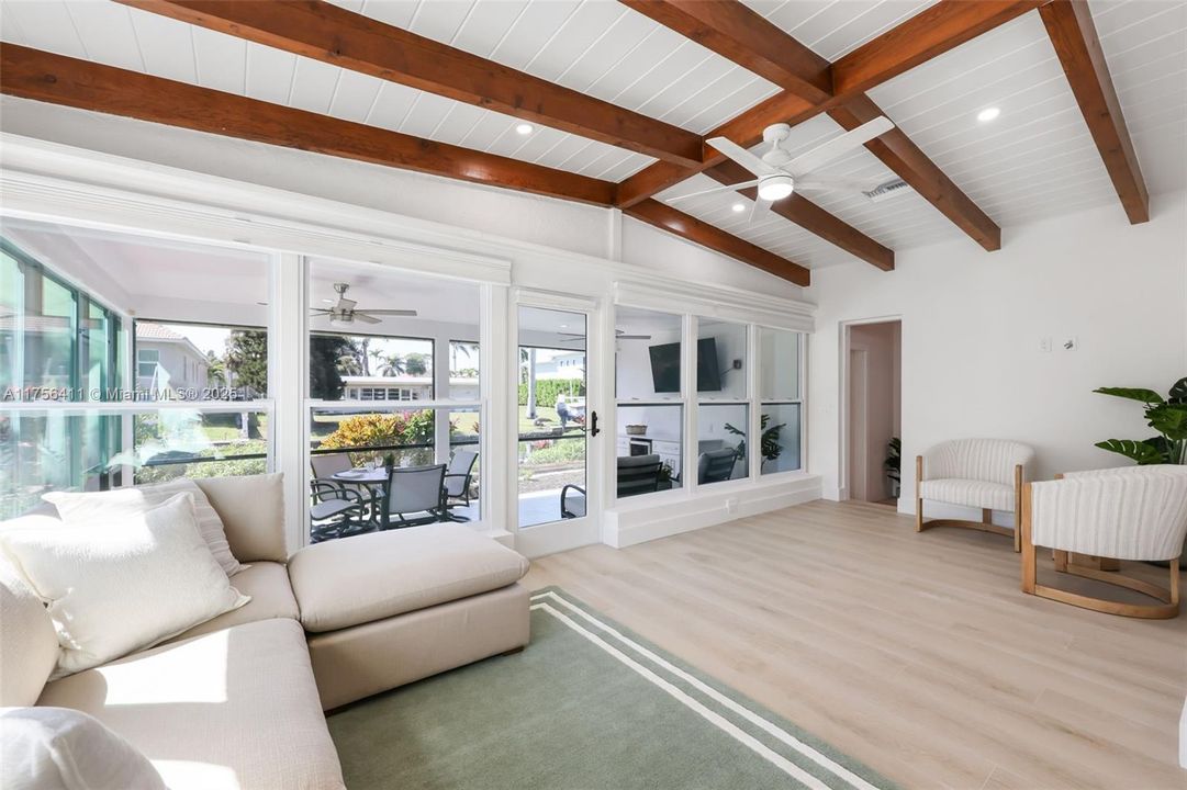 Recently Sold: $749,900 (4 beds, 2 baths, 1965 Square Feet)