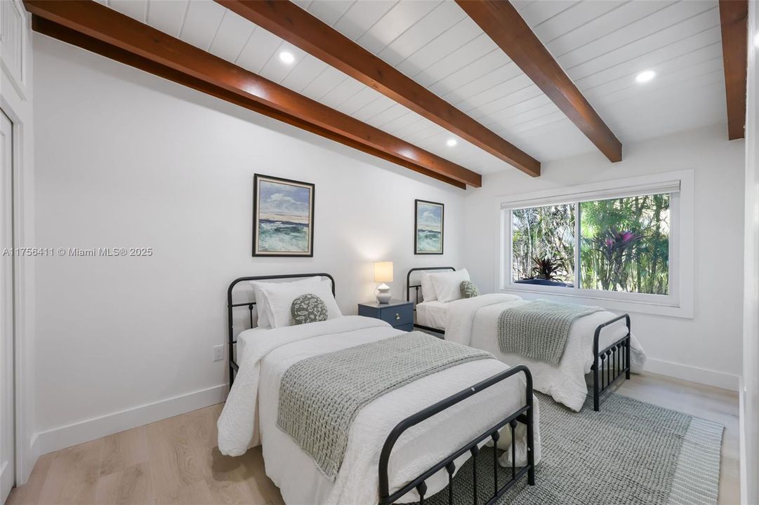 Recently Sold: $749,900 (4 beds, 2 baths, 1965 Square Feet)