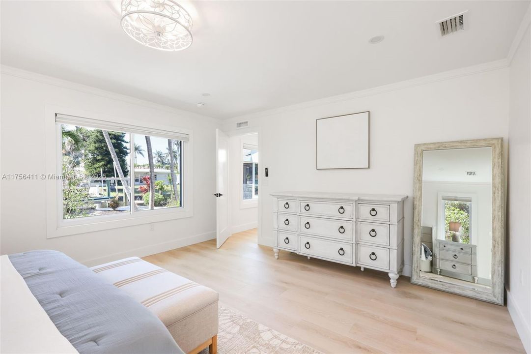 Recently Sold: $749,900 (4 beds, 2 baths, 1965 Square Feet)