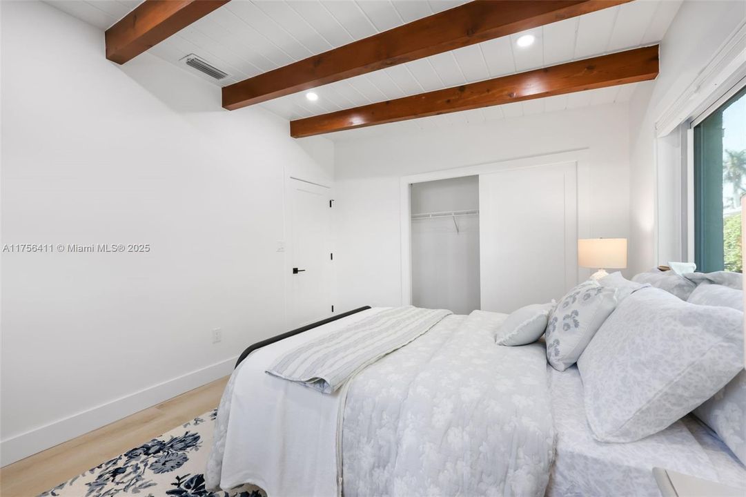 Recently Sold: $749,900 (4 beds, 2 baths, 1965 Square Feet)