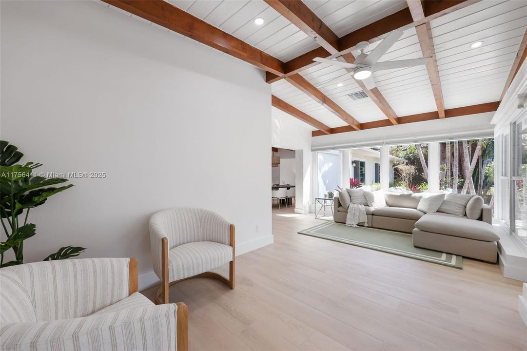 Recently Sold: $749,900 (4 beds, 2 baths, 1965 Square Feet)