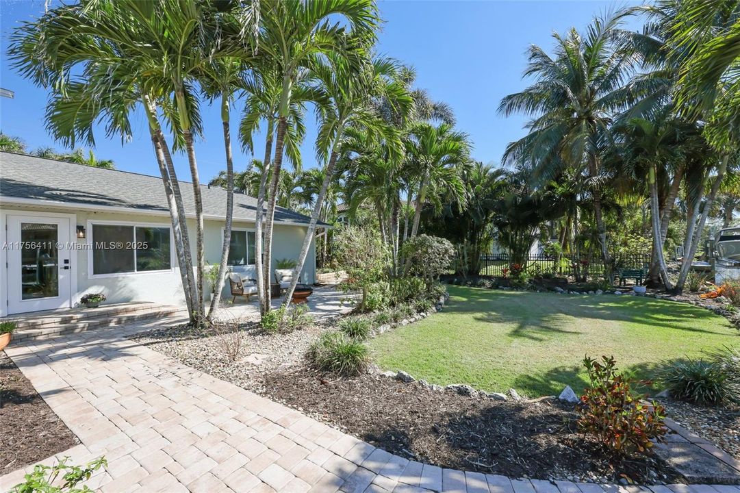 Recently Sold: $749,900 (4 beds, 2 baths, 1965 Square Feet)