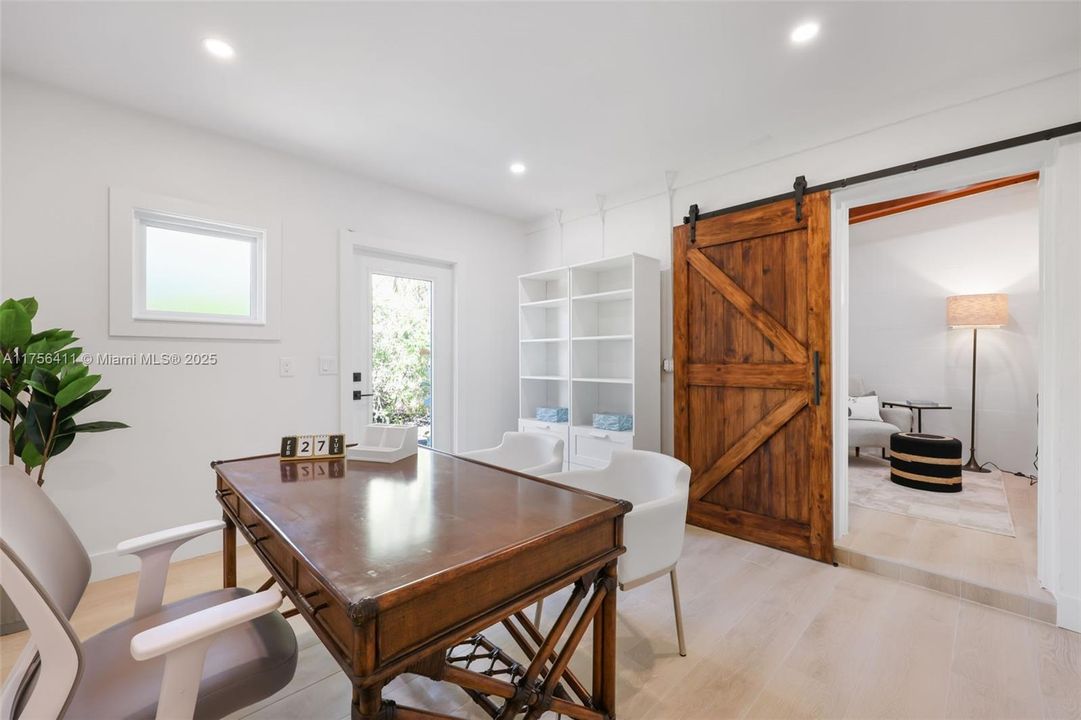 Recently Sold: $749,900 (4 beds, 2 baths, 1965 Square Feet)