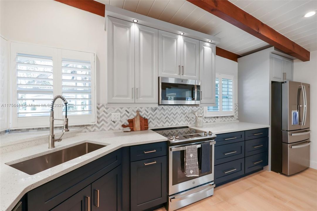 Recently Sold: $749,900 (4 beds, 2 baths, 1965 Square Feet)